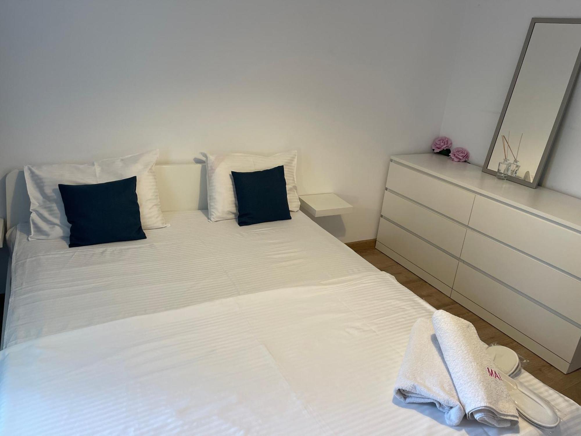 Cellini Apartment Букурещ Екстериор снимка