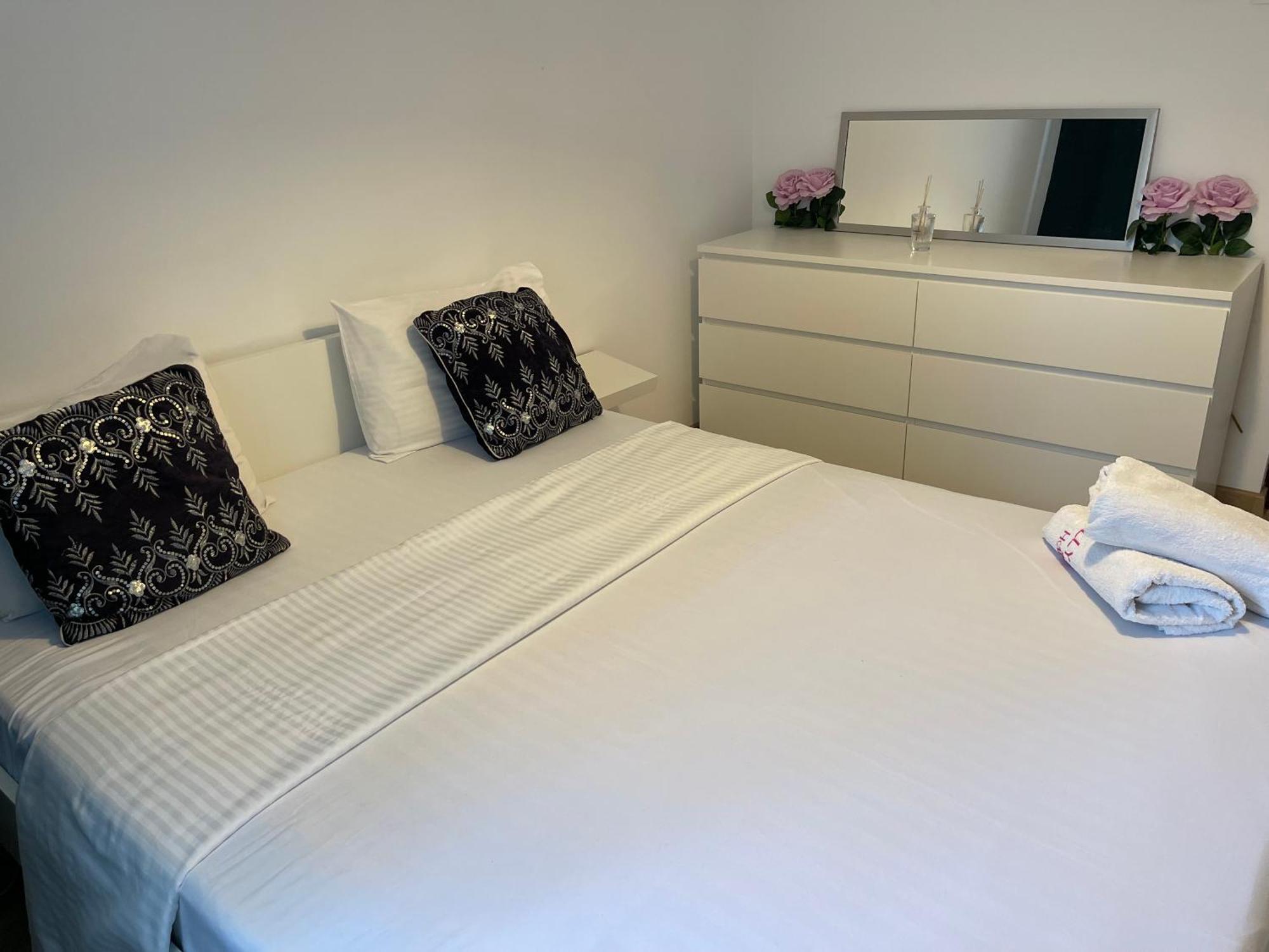 Cellini Apartment Букурещ Екстериор снимка